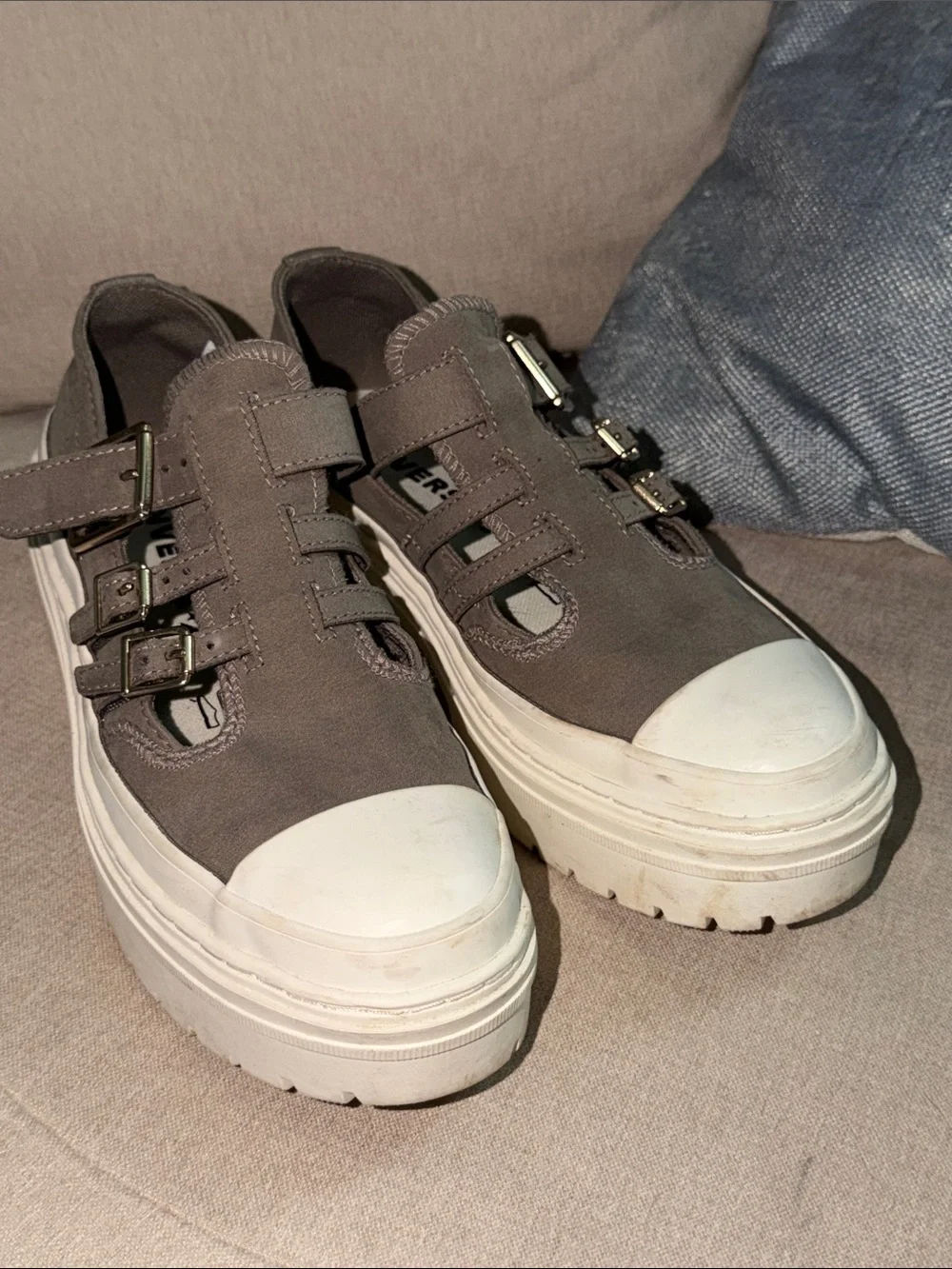 Converse step out